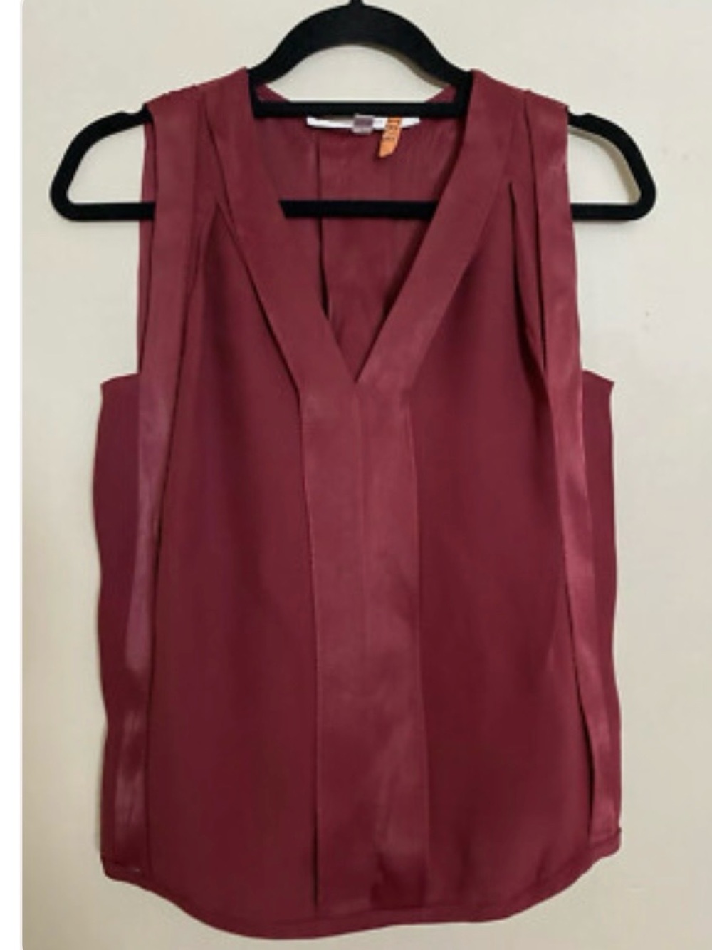 Studio M Sleeveless V-Neck Camisole in Burgundy